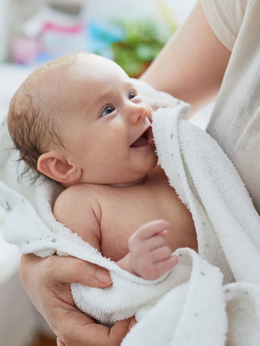 Newborn Bath Time With A Midwife
