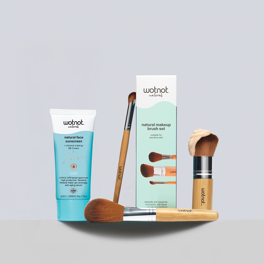 SPF 40 BB cream set with makeup brushes featuring sunscreen and brush set.